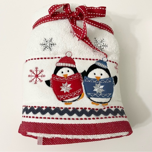 Festive Christmas Hand Towels with Penguin Design Lot of 4 - Picture 11 of 12